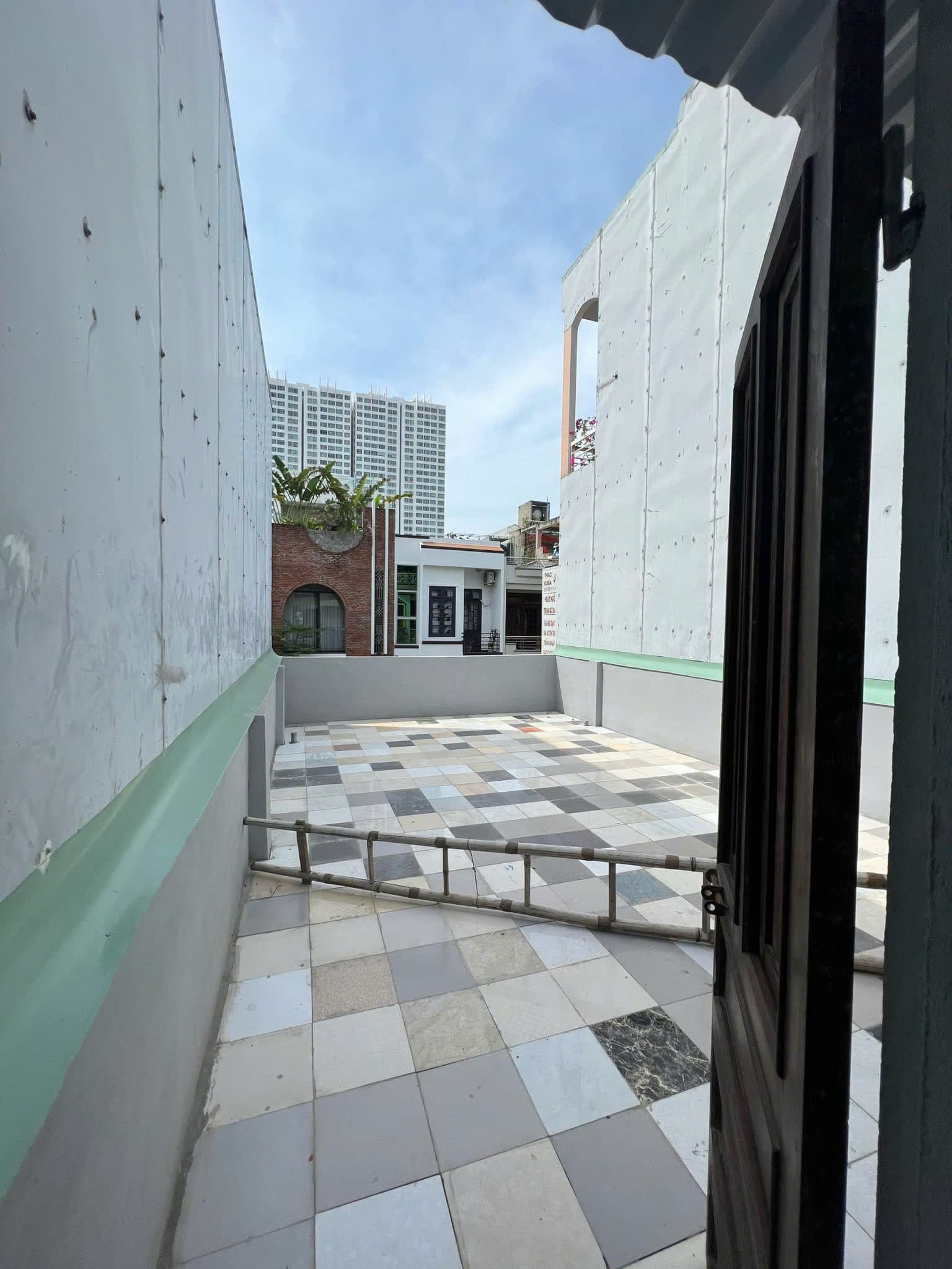 Mặt bằng kinh doanh hơn 80m2 tại Đặng Thai Mai, hợp đồng lâu dài - Ảnh 3