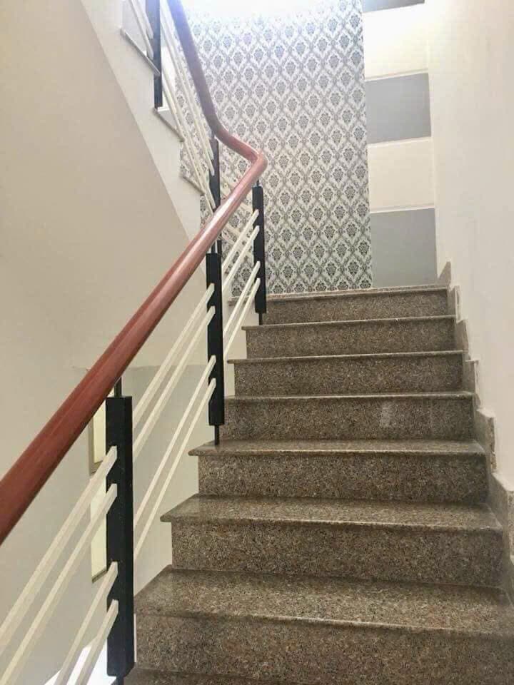 Nhà nguyên căn 3 tầng đường Đỗ Quang, phù hợp kinh doanh - Ảnh 1