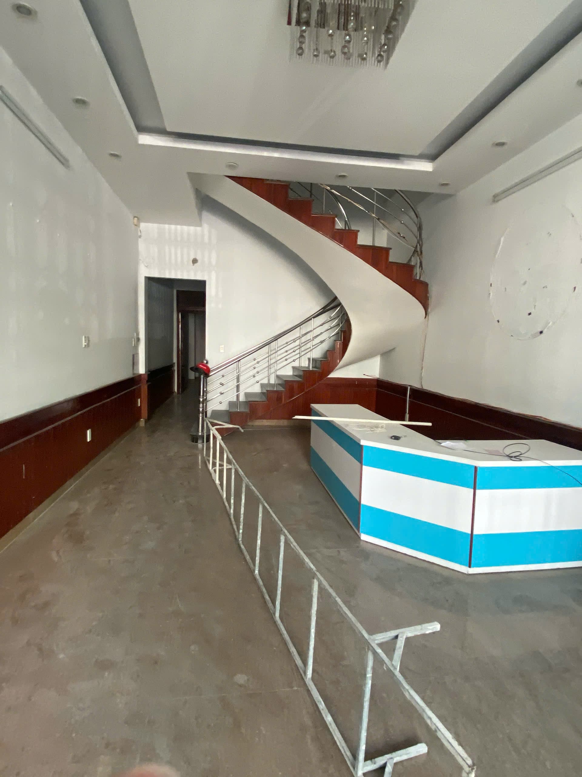 Nhà nguyên căn 4 tầng đường Lê Đình Lý, phù hợp kinh doanh - Ảnh 1