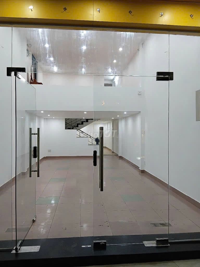 Nhà nguyên căn 2 tầng 1 lửng đường Núi Thành, diện tích 68m2, phù hợp kinh doanh - Ảnh 3