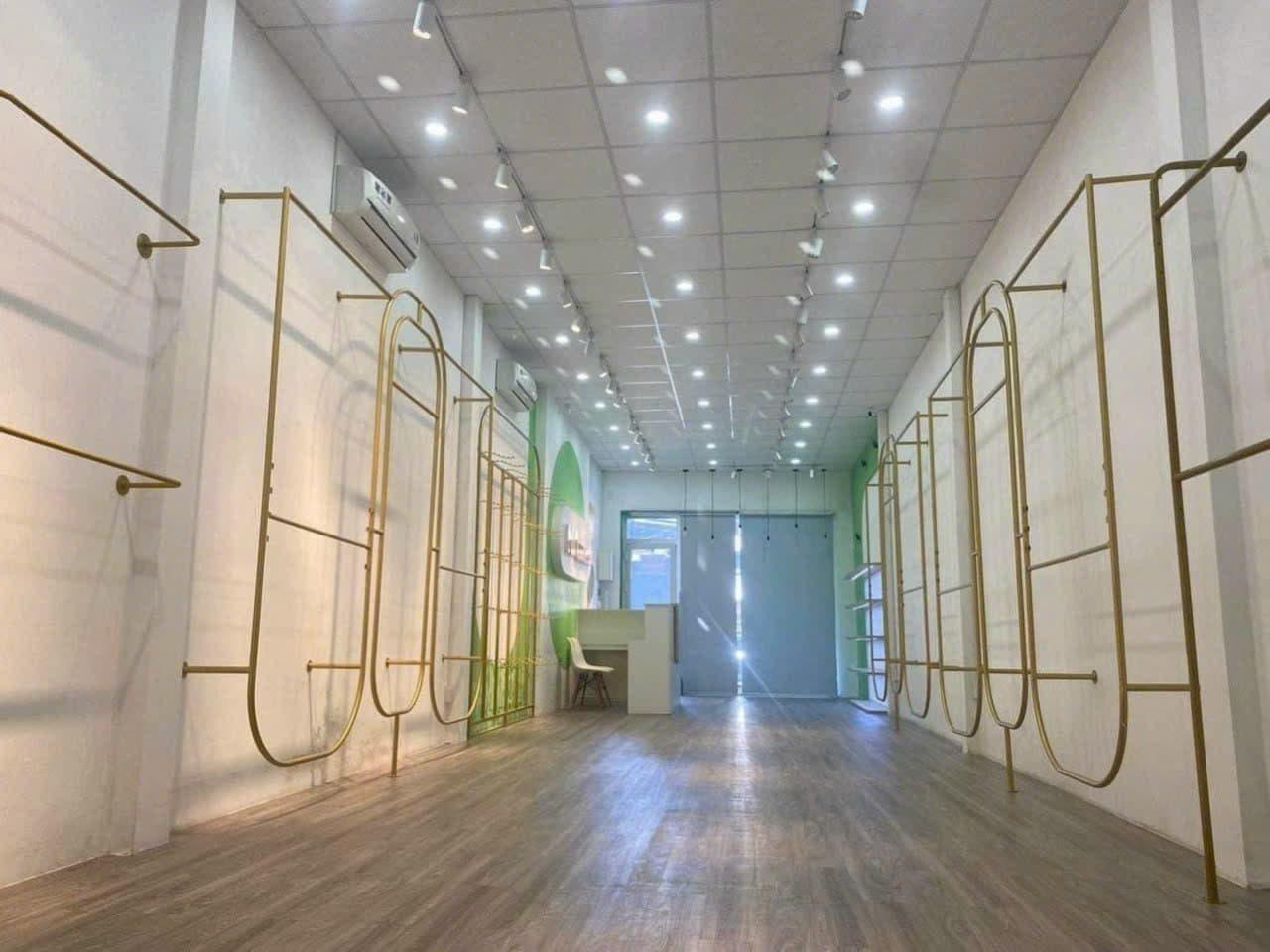 Nhà cấp 4 mặt tiền 4,2m tại Núi Thành, diện tích 92m2, phù hợp kinh doanh thời trang - Ảnh 2