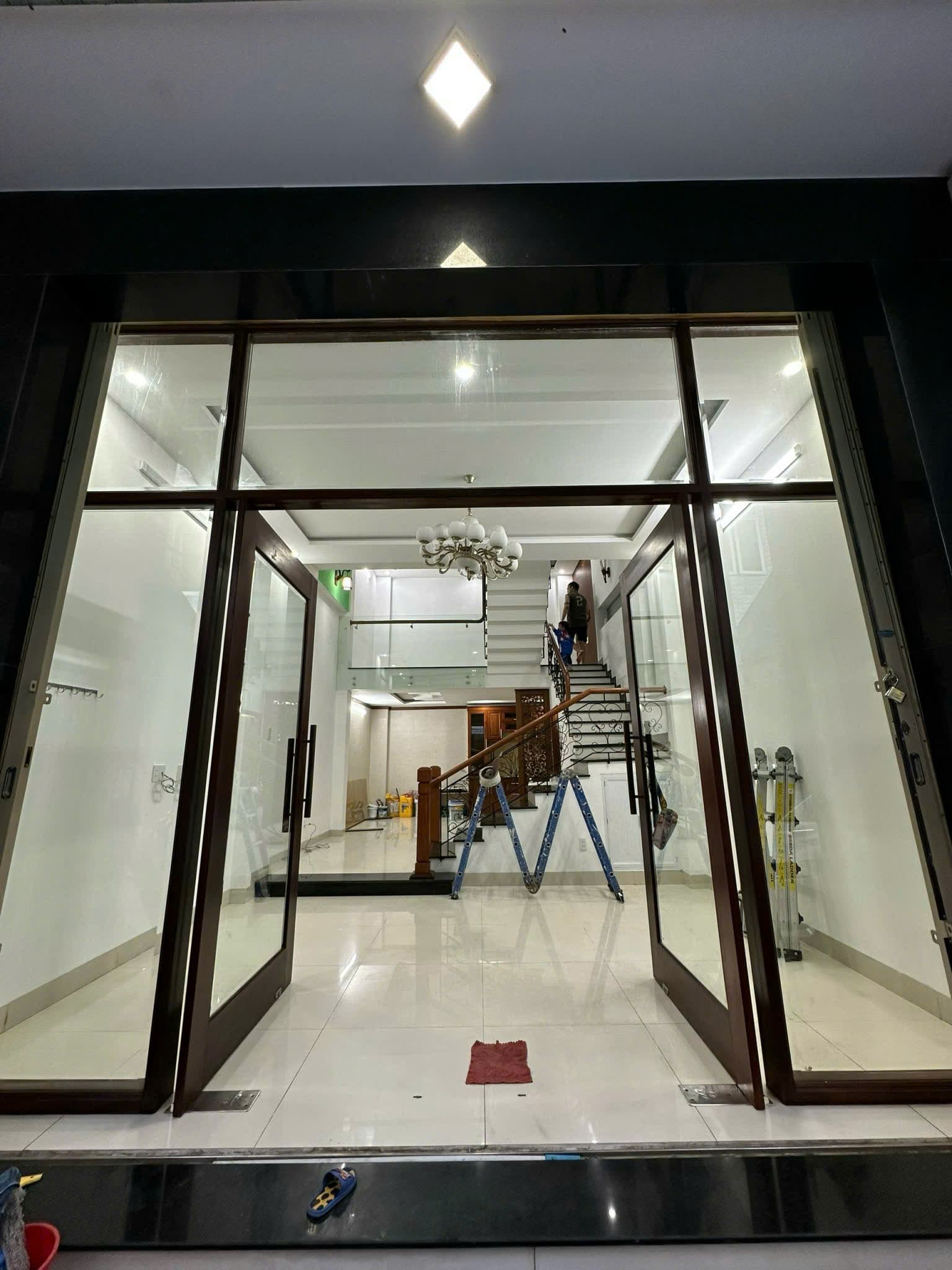 Nhà nguyên căn 4 tầng mặt tiền đường Bàu Hạc 8, diện tích sử dụng 210m2 - Ảnh 1