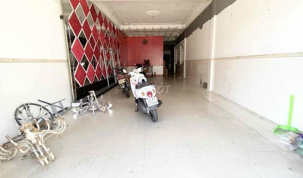 Nhà nguyên căn 3 tầng đường Điện Biên Phủ, diện tích 105m2 - Ảnh 1