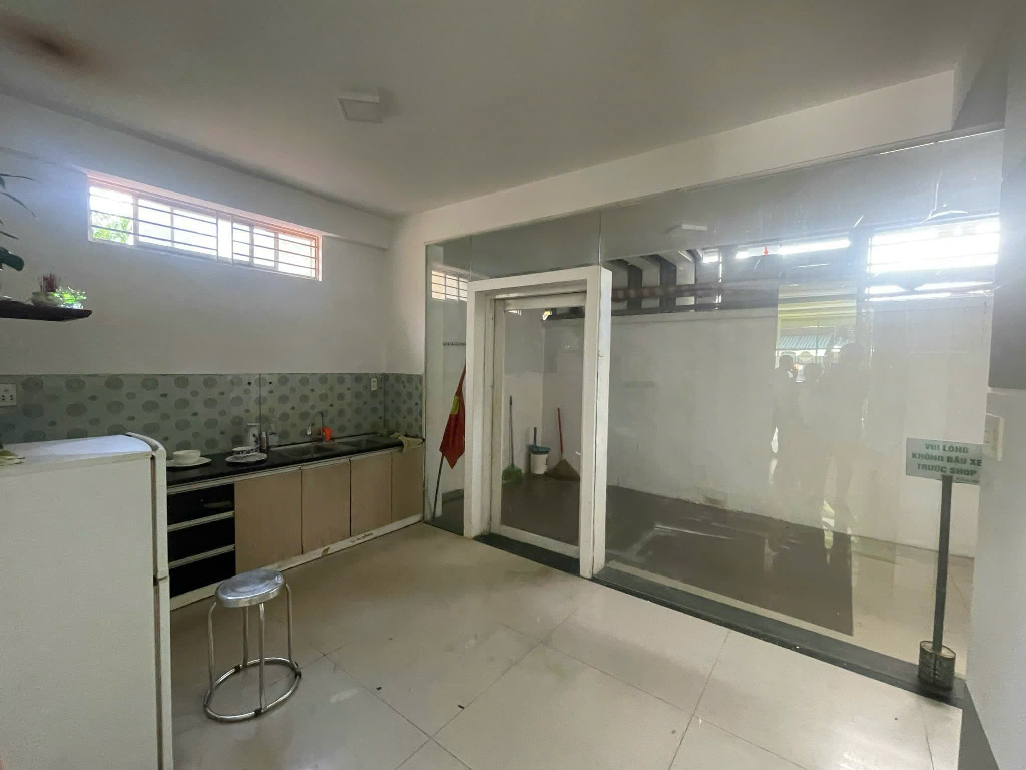 Nhà nguyên căn 3 tầng đường Nguyễn Hoàng, diện tích 114m², phù hợp kinh doanh - Ảnh 4