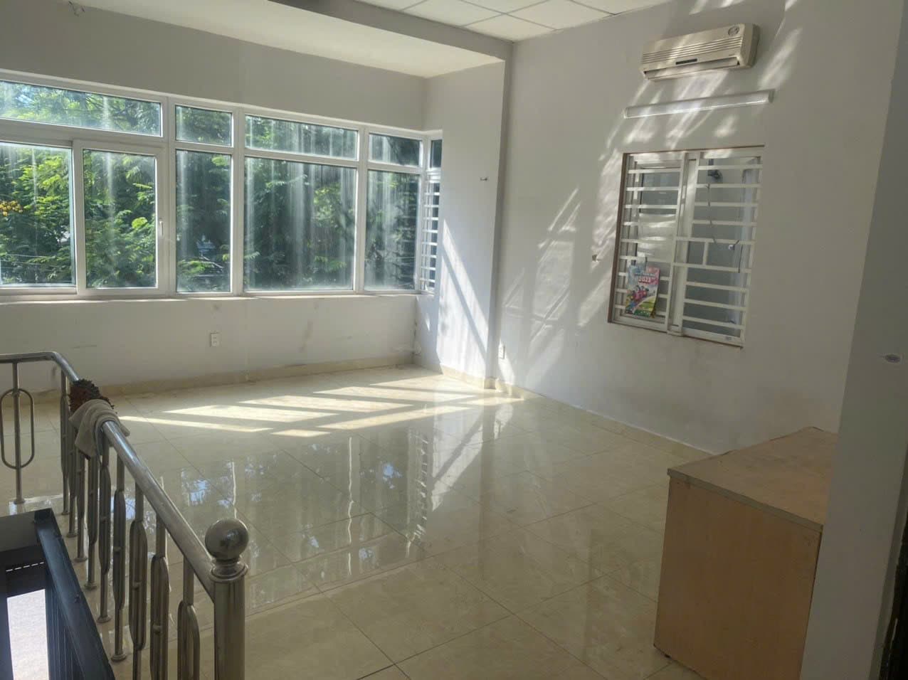 Nhà nguyên căn 2 tầng có lửng tại Hà Huy Tập, phù hợp kinh doanh - Ảnh 4