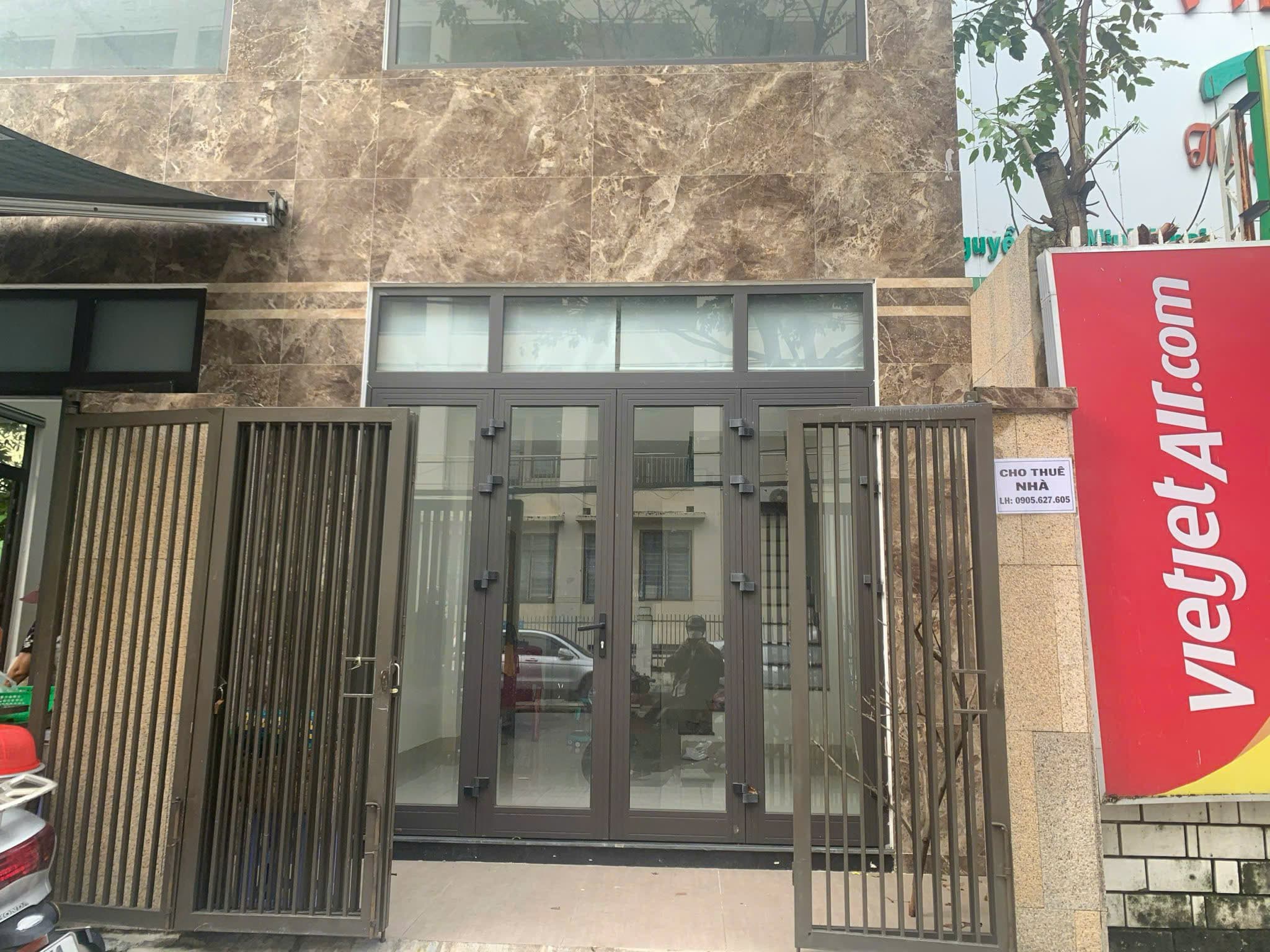 Nhà nguyên căn 2 tầng 1 lửng có sân thượng tại Nguyễn Thị Minh Khai, Hải Châu - Ảnh 1