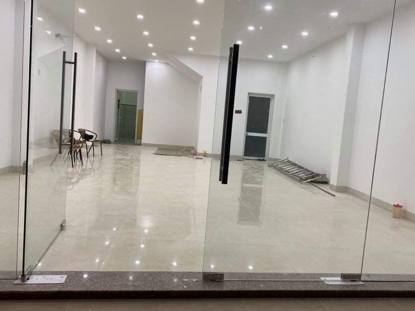 Nhà nguyên căn 3 tầng tại Núi Thành, diện tích 110m2, phù hợp để ở và kinh doanh - Ảnh 2