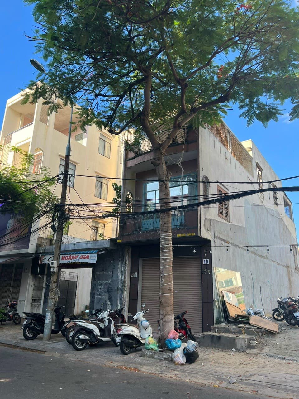 Nhà mặt tiền 2,5 tầng đường Lê Lợi, quận Hải Châu, diện tích 84m² phù hợp kinh doanh lâu dài - Ảnh 1