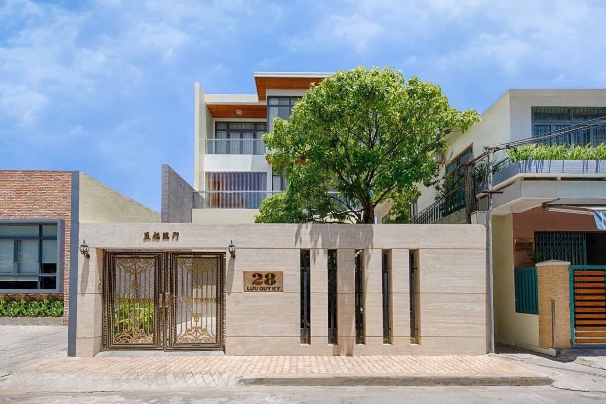 Biệt thự 3,5 tầng 450m2 tại Lưu Quý Kỳ, quận Hải Châu, phù hợp để ở hoặc làm mầm non - Ảnh 1