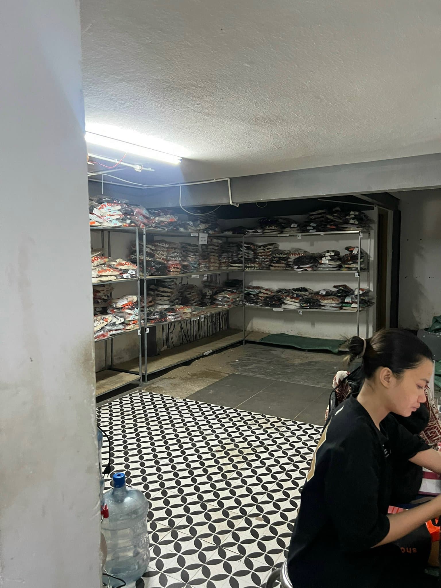 Nhà nguyên căn 2 tầng 1 lửng đường Hùng Vương, quận Hải Châu, phù hợp kinh doanh - Ảnh 4