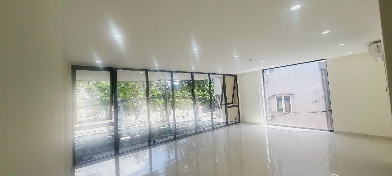 Mặt bằng cho thuê tầng 2 tại Tiểu La, Hải Châu, diện tích 174m2, phù hợp văn phòng và gym - Ảnh 1