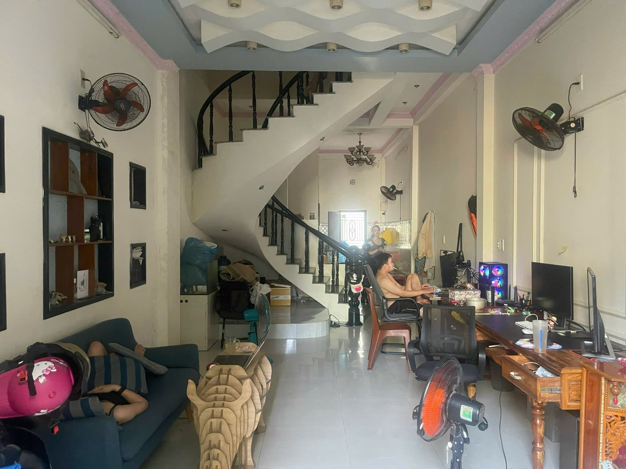 Nhà nguyên căn 2 tầng đường Trưng Nữ Vương, 2 phòng ngủ - Ảnh 1