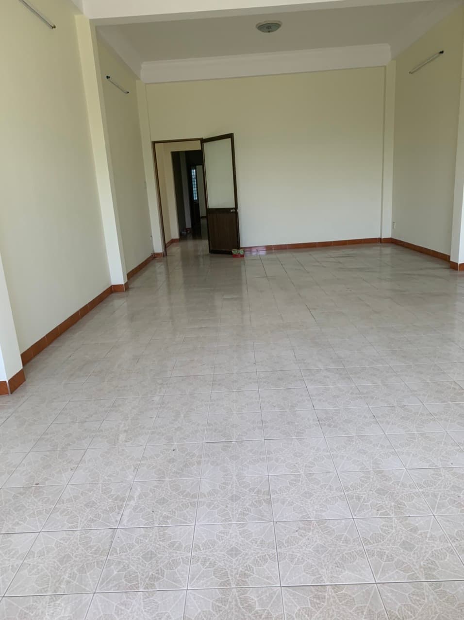 Nhà cho thuê 3 tầng đường 2 Tháng 9, Hải Châu, diện tích 125m², phù hợp kinh doanh văn phòng - Ảnh 2