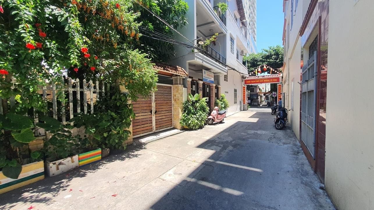 Nhà mặt kiệt 5m tại Lý Thường Kiệt, diện tích 200m2, phù hợp văn phòng và spa - Ảnh 1