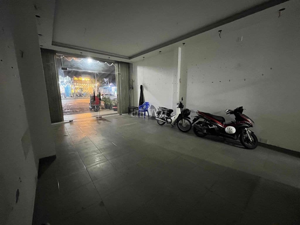 Mặt bằng kinh doanh tầng 1 riêng biệt tại Lê Thanh Nghị, diện tích 100m2 - Ảnh 2