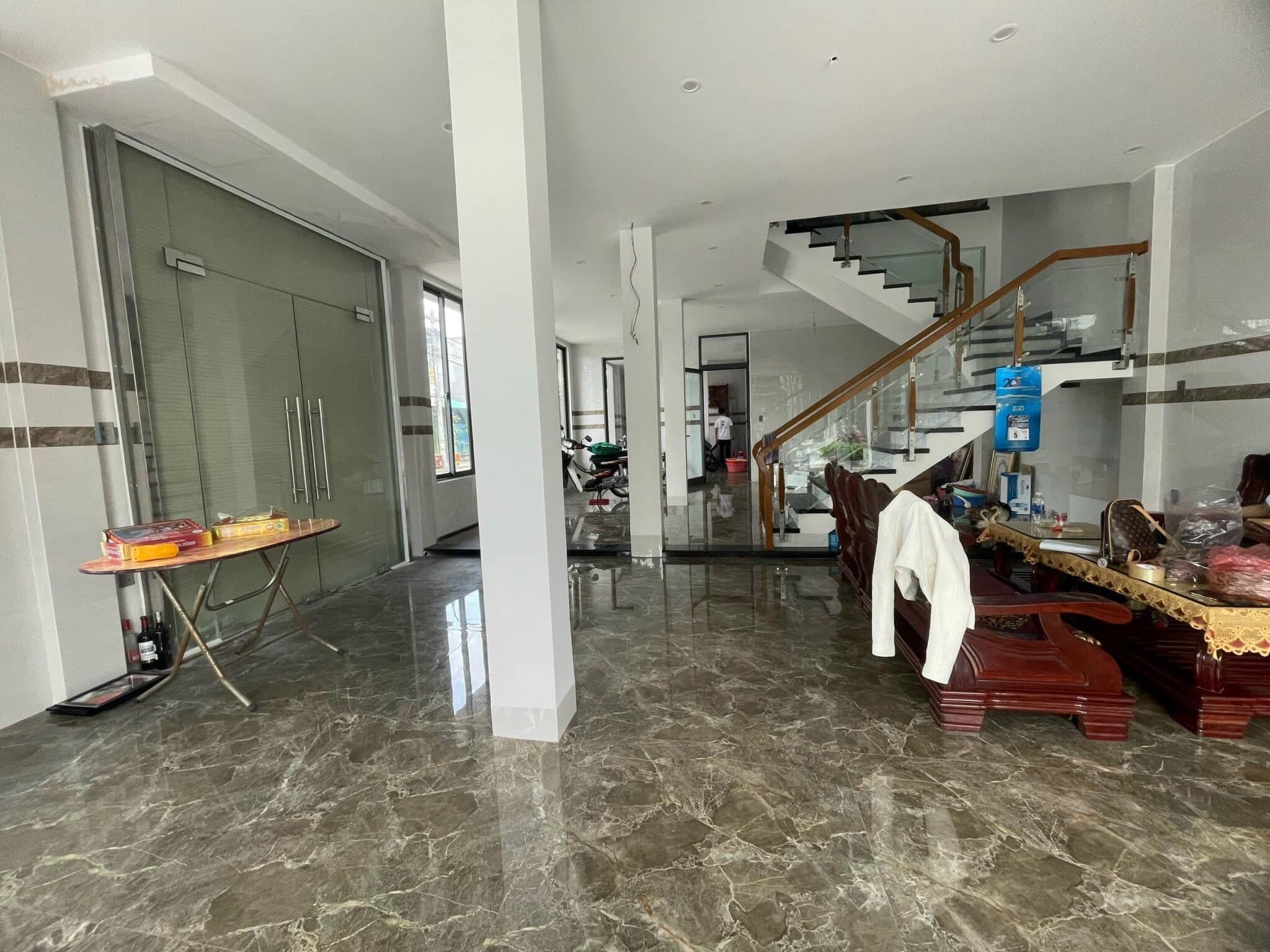 Mặt bằng kinh doanh 100m2 tại Mẹ Thứ, có 1 phòng ngủ và toilet riêng - Ảnh 2