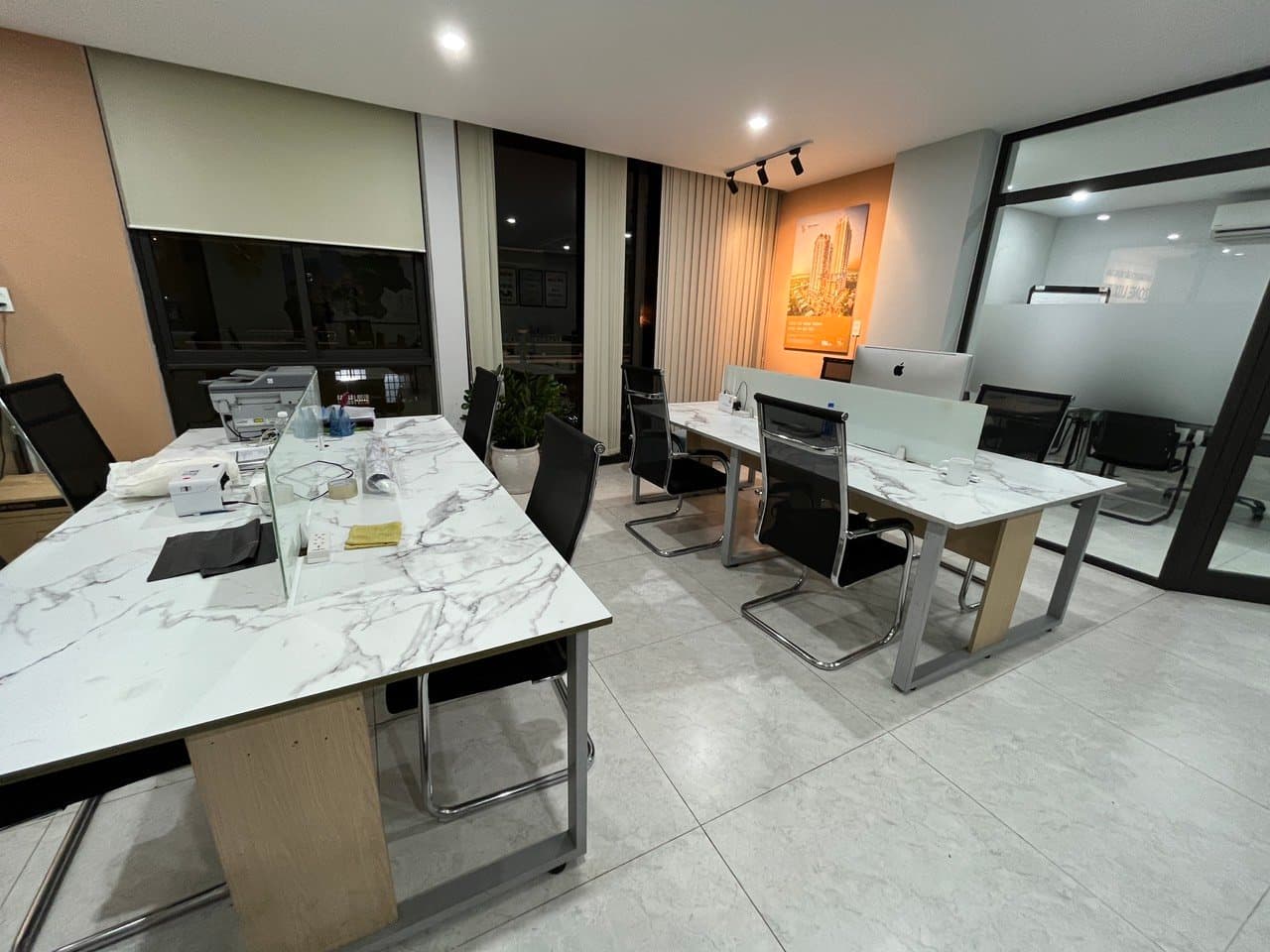 CHO THUÊ VĂN PHÒNG TẦNG 3, SẴN BÀN GHẾ, DIỆN TÍCH 80M2, 100M2 - Ảnh 2