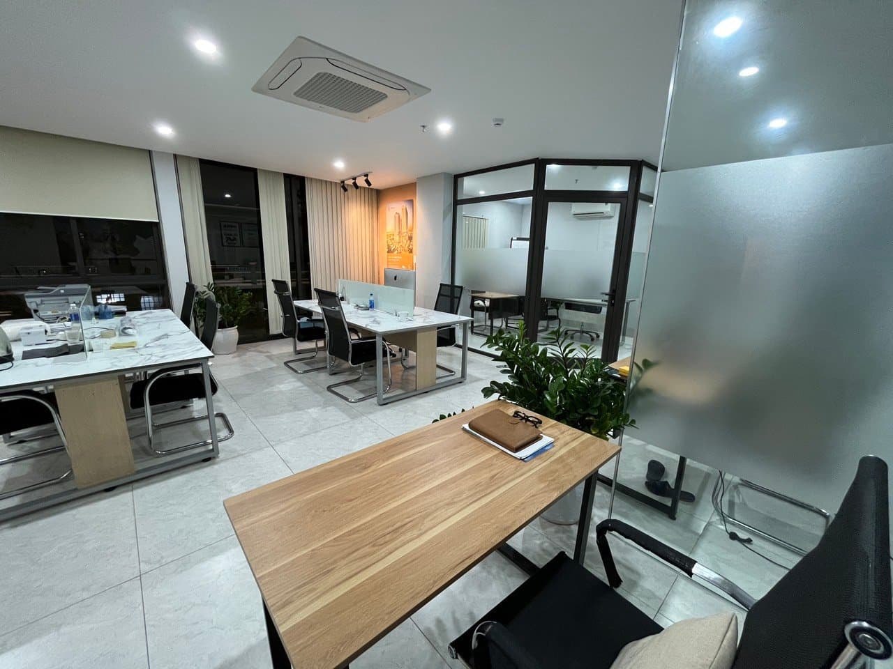 CHO THUÊ VĂN PHÒNG TẦNG 3, SẴN BÀN GHẾ, DIỆN TÍCH 80M2, 100M2 - Ảnh 4