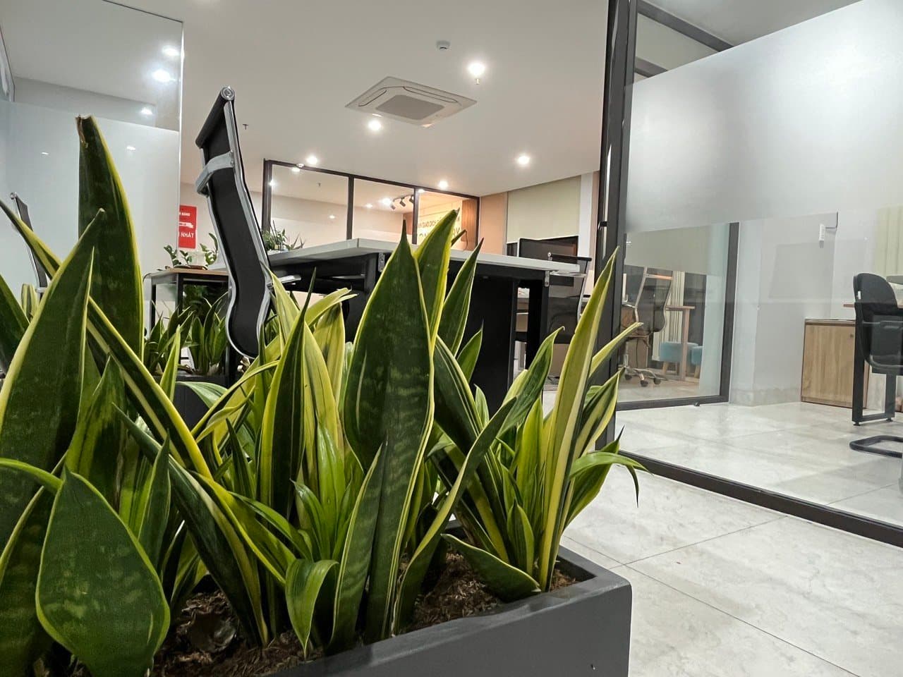 CHO THUÊ VĂN PHÒNG TẦNG 3, SẴN BÀN GHẾ, DIỆN TÍCH 80M2, 100M2 - Ảnh 5