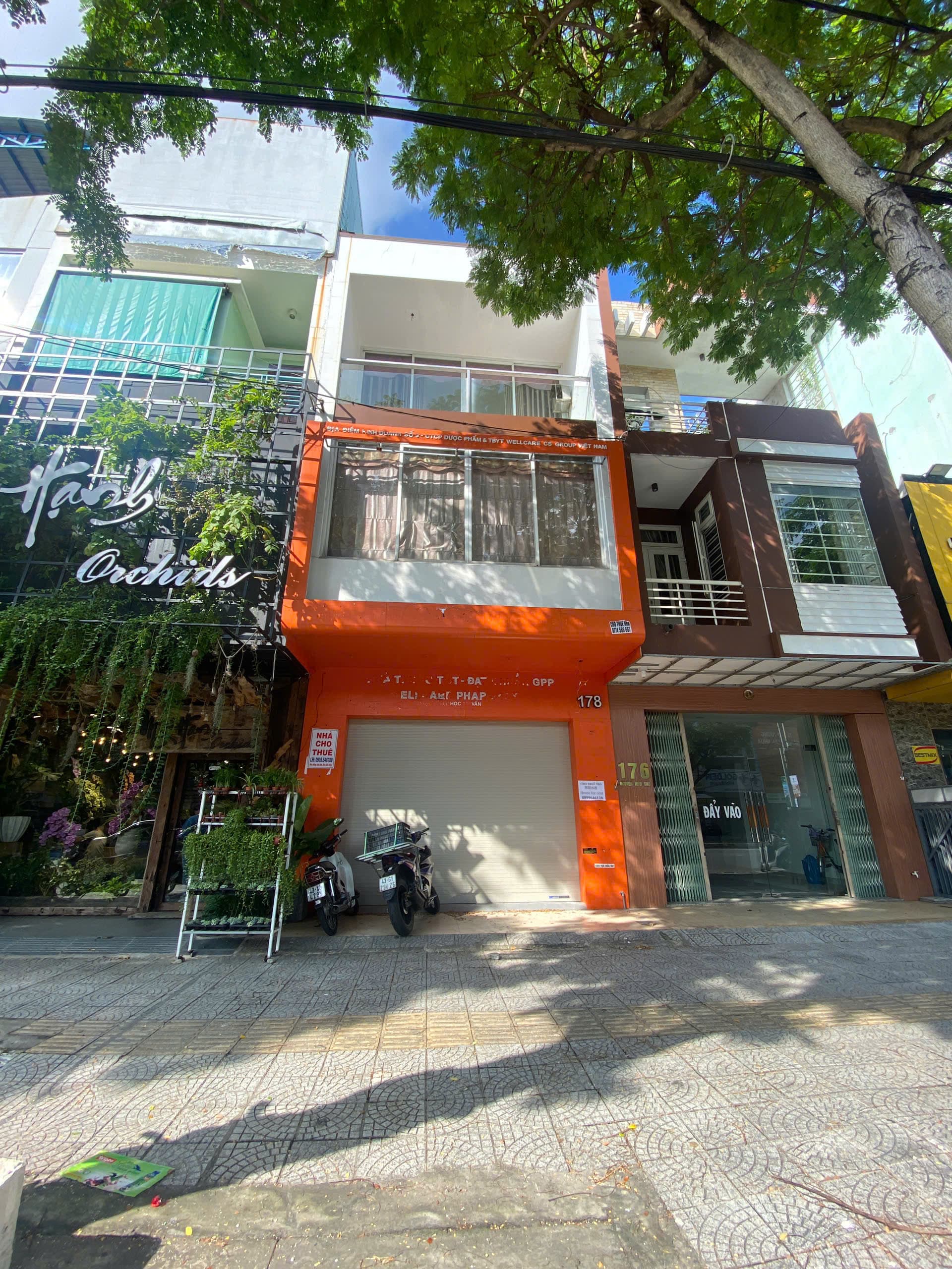 Nhà nguyên căn 3 tầng diện tích 100m2 phù hợp kinh doanh tại Nguyễn Hữu Thọ - Ảnh 1