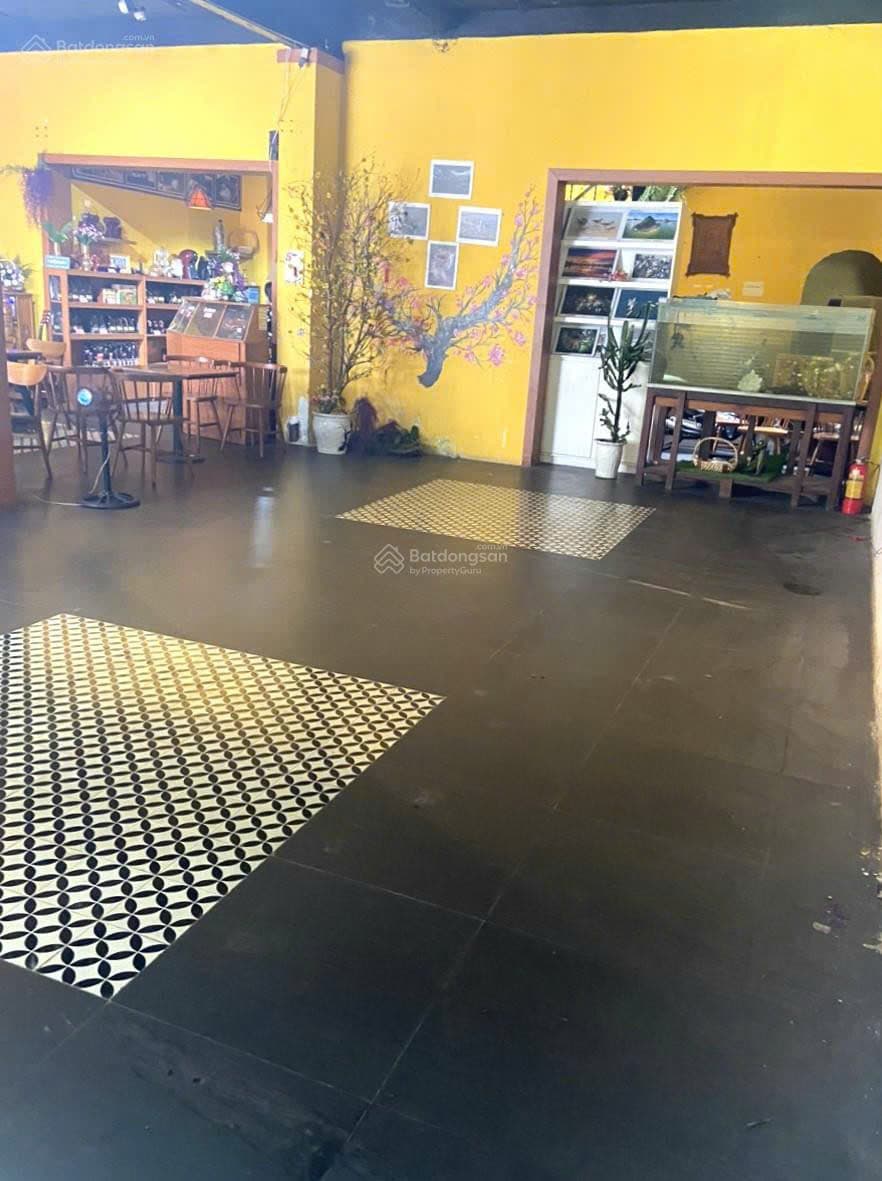 Mặt bằng kinh doanh tầng 2 200m2 tại trung tâm thành phố, phù hợp spa và gym - Ảnh 1