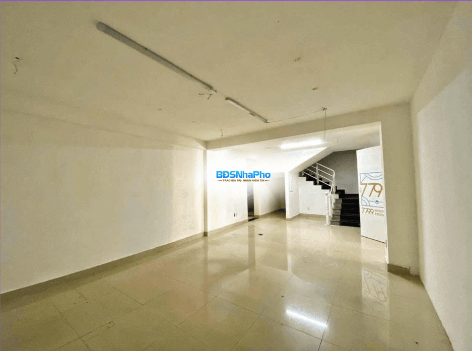 Nhà mặt tiền 2 tầng đường Phan Châu Trinh, diện tích 200m2, phù hợp kinh doanh đa ngành - Ảnh 4