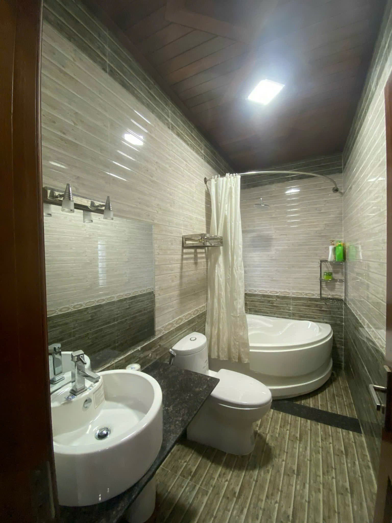 Biệt thự cho thuê tại Tôn Thất Dương Kỵ, diện tích 249m2, phù hợp ở và kinh doanh - Ảnh 1