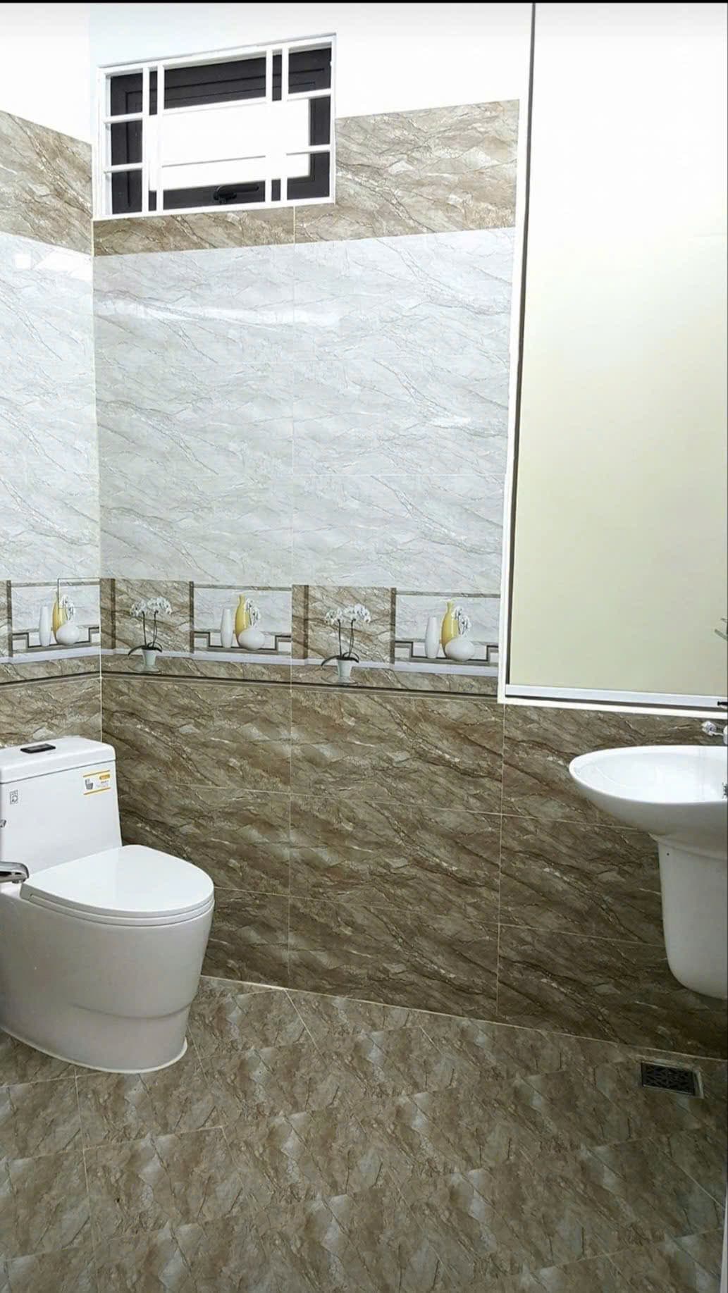 Nhà nguyên căn 3 tầng mặt tiền đường 2 tháng 9, diện tích 155m2, phù hợp kinh doanh và văn phòng - Ảnh 2