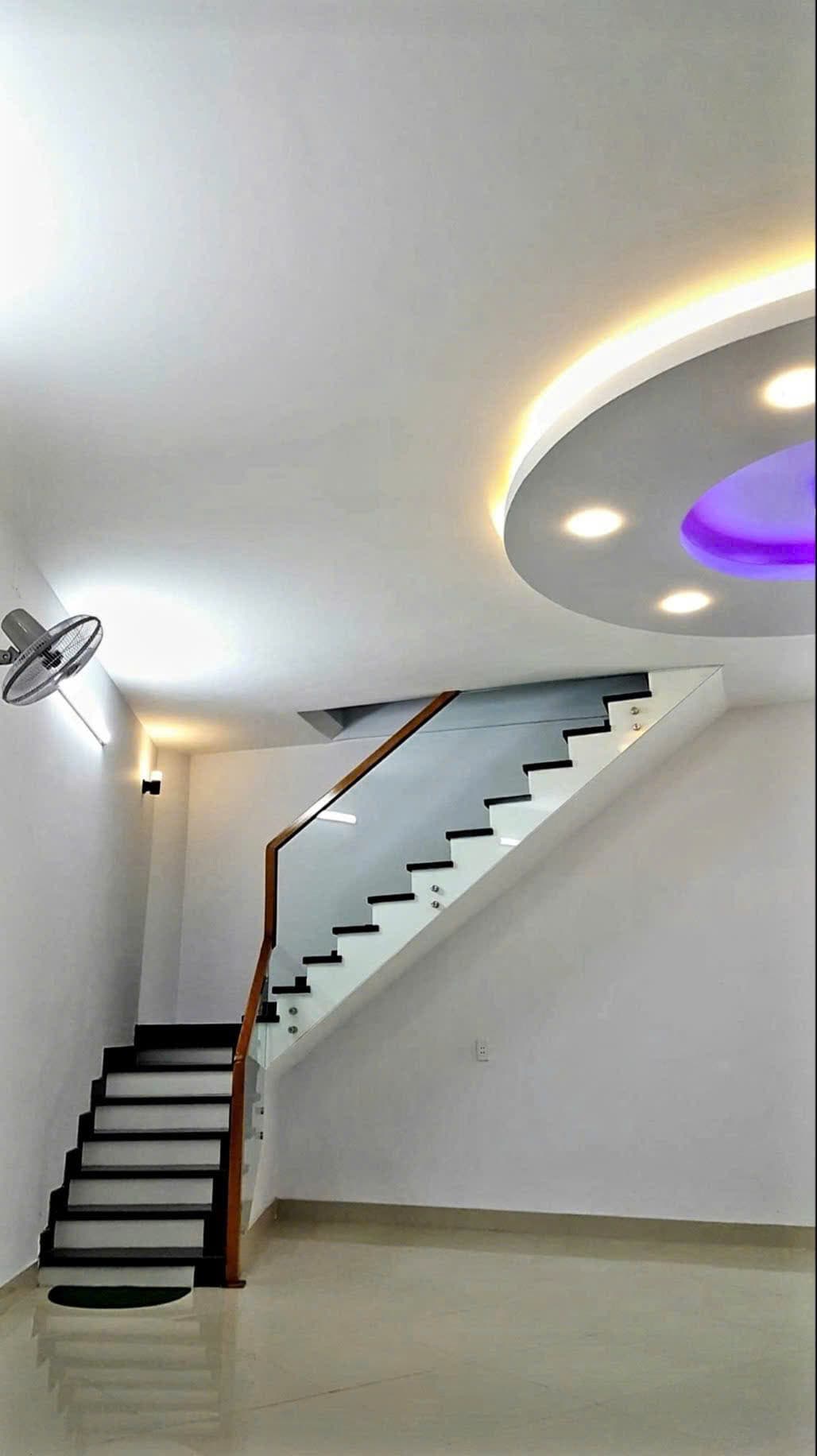 Nhà nguyên căn 3 tầng mặt tiền đường 2 tháng 9, diện tích 155m2, phù hợp kinh doanh và văn phòng - Ảnh 4