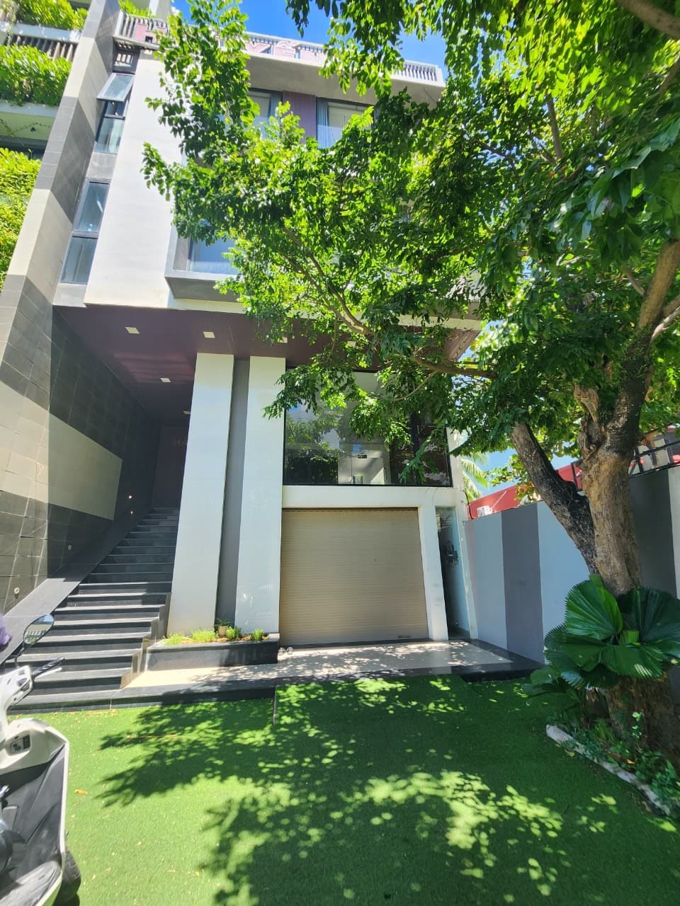 Nhà nguyên căn 4 tầng đường Lâm Hoành, diện tích 296m2, phù hợp văn phòng hoặc kinh doanh - Ảnh 1