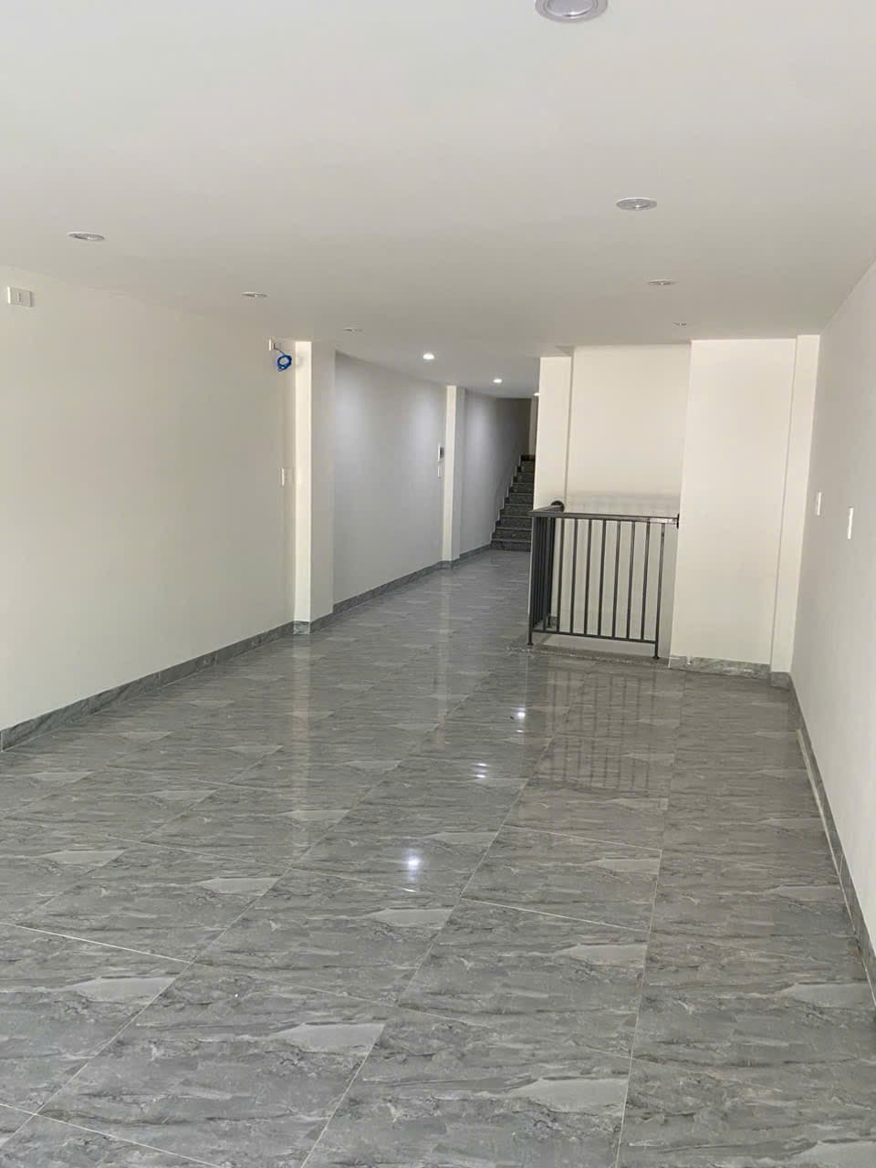 Mặt bằng trống suốt 5 tầng có thang máy tại Phan Châu Trinh, quận Hải Châu - Ảnh 2