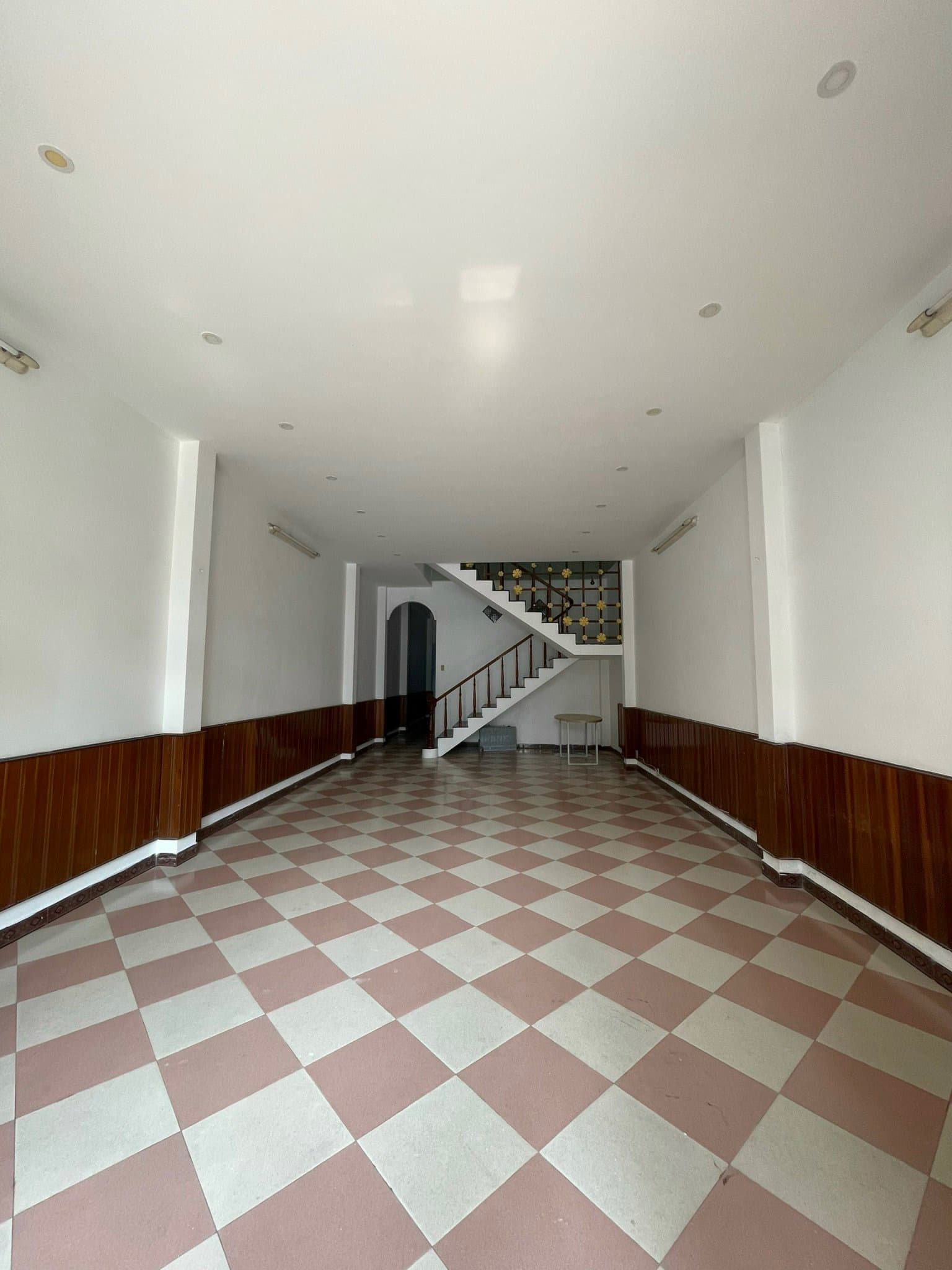 Mặt bằng kinh doanh 2,5 tầng đường Trần Hưng Đạo, quận Ngũ Hành Sơn, diện tích 125m² - Ảnh 1