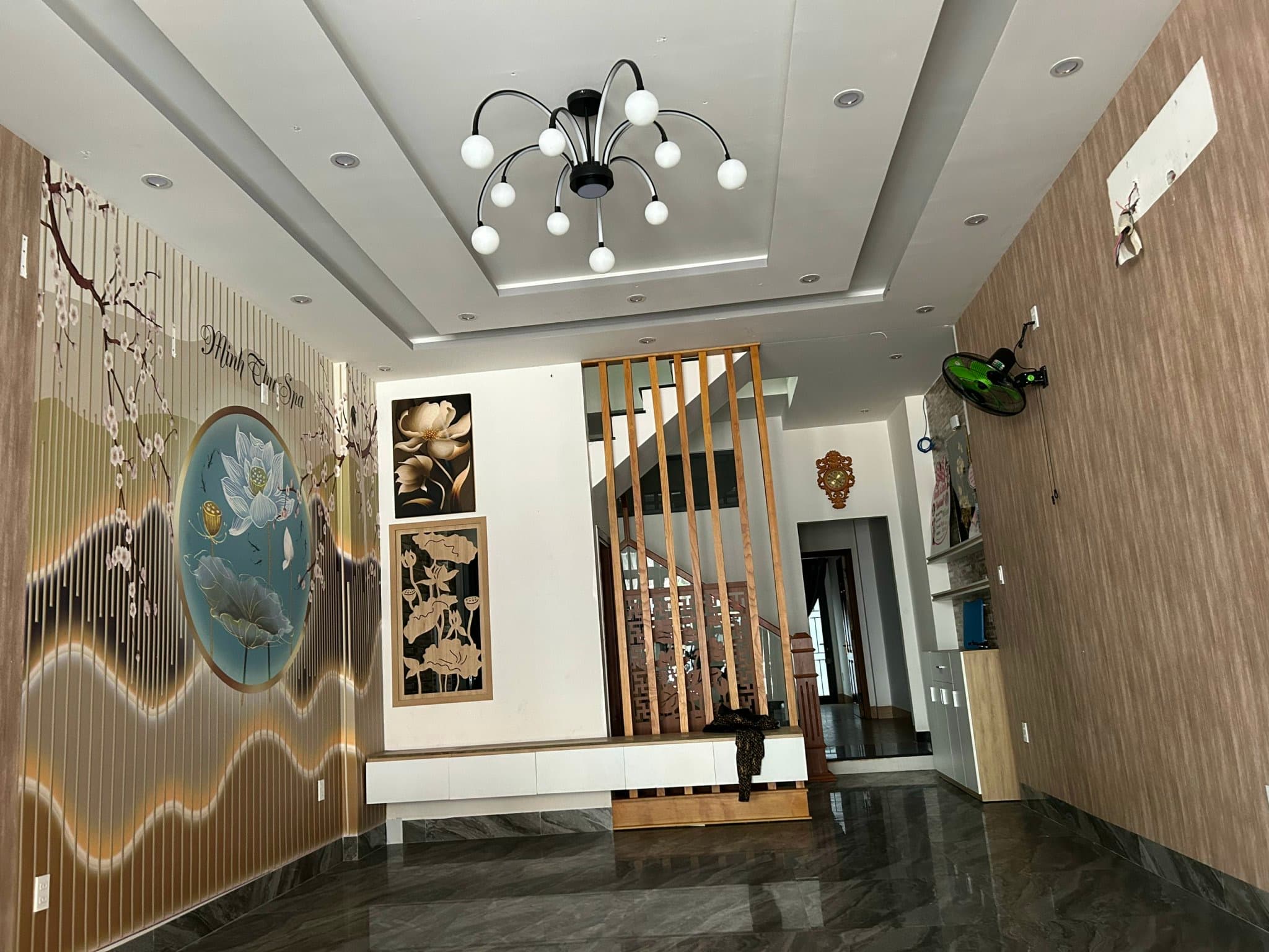 Nhà nguyên căn 3 tầng đường Bà Huyện Thanh Quan, diện tích 100m2, phù hợp để ở - Ảnh 1