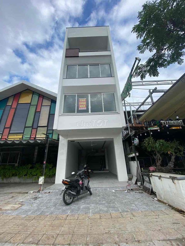 Nhà 4 tầng kiên cố tại Hoàng Thị Loan, diện tích 100m2, phù hợp ở và làm việc - Ảnh 1