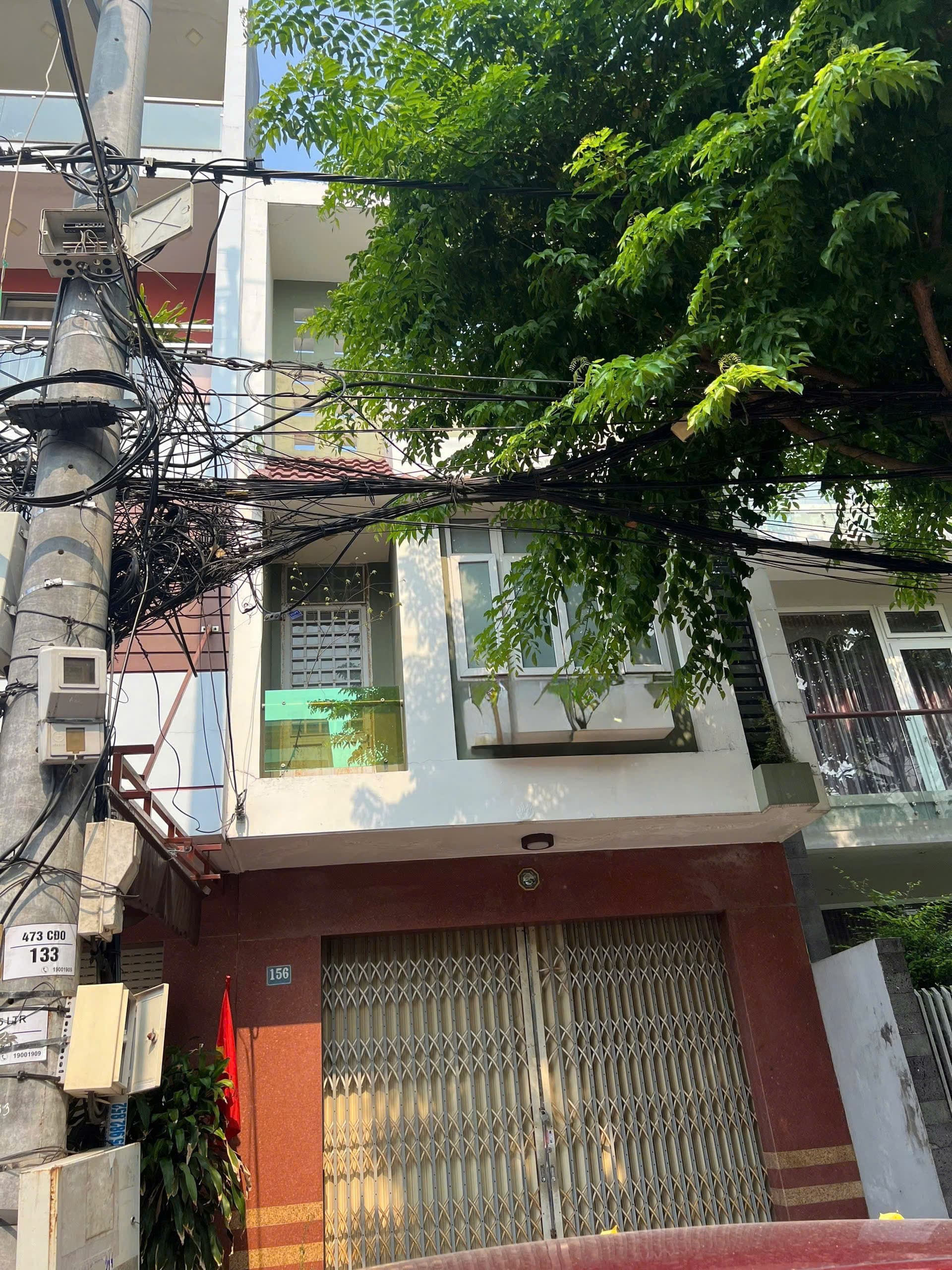 Nhà nguyên căn 3 tầng đường Huỳnh Tấn Phát, 4 phòng ngủ, có nội thất cơ bản phù hợp mở công ty, trung tâm - Ảnh 1