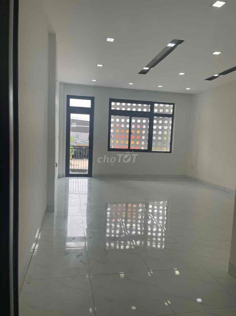 Nhà 3 tầng tại Nguyễn Phước Lan, diện tích 98m2, phù hợp làm văn phòng và kinh doanh - Ảnh 4