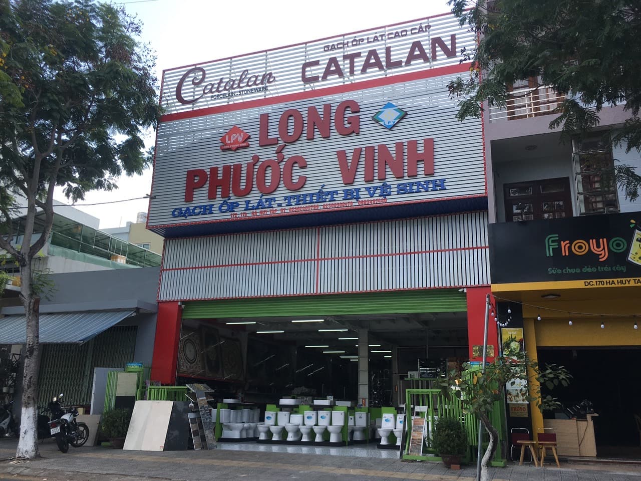 Nhà nguyên căn 3 tầng đường Hà Huy Tập, diện tích 200m², phù hợp để ở hoặc kinh doanh - Ảnh 1