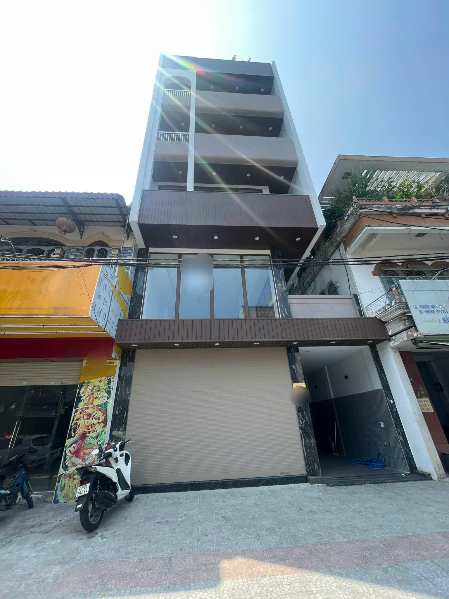 Nhà 6 tầng có thang máy tại Triệu Nữ Vương, quận Hải Châu, diện tích 240m2 - Ảnh 1