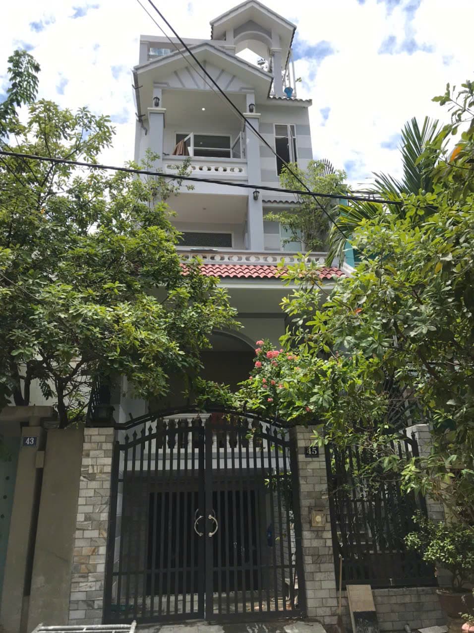 Nhà ở 2 tầng đường Nguyễn Xuân Khoát - Ảnh 1