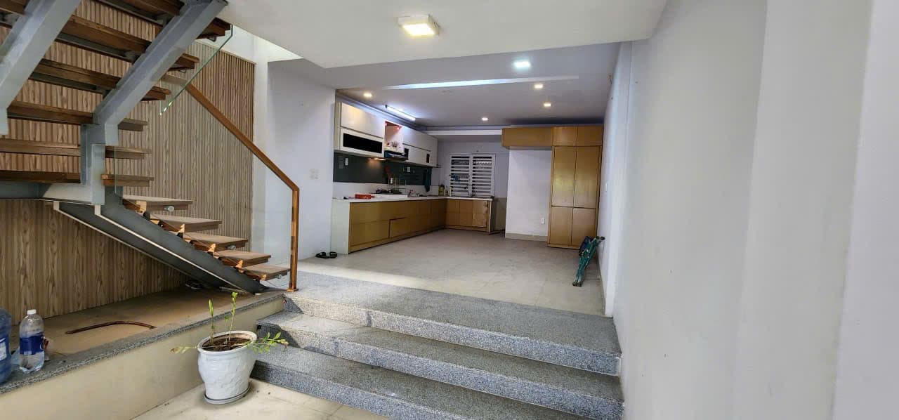 Nhà nguyên căn 4 tầng đường Lê Thanh Nghị - Ảnh 2