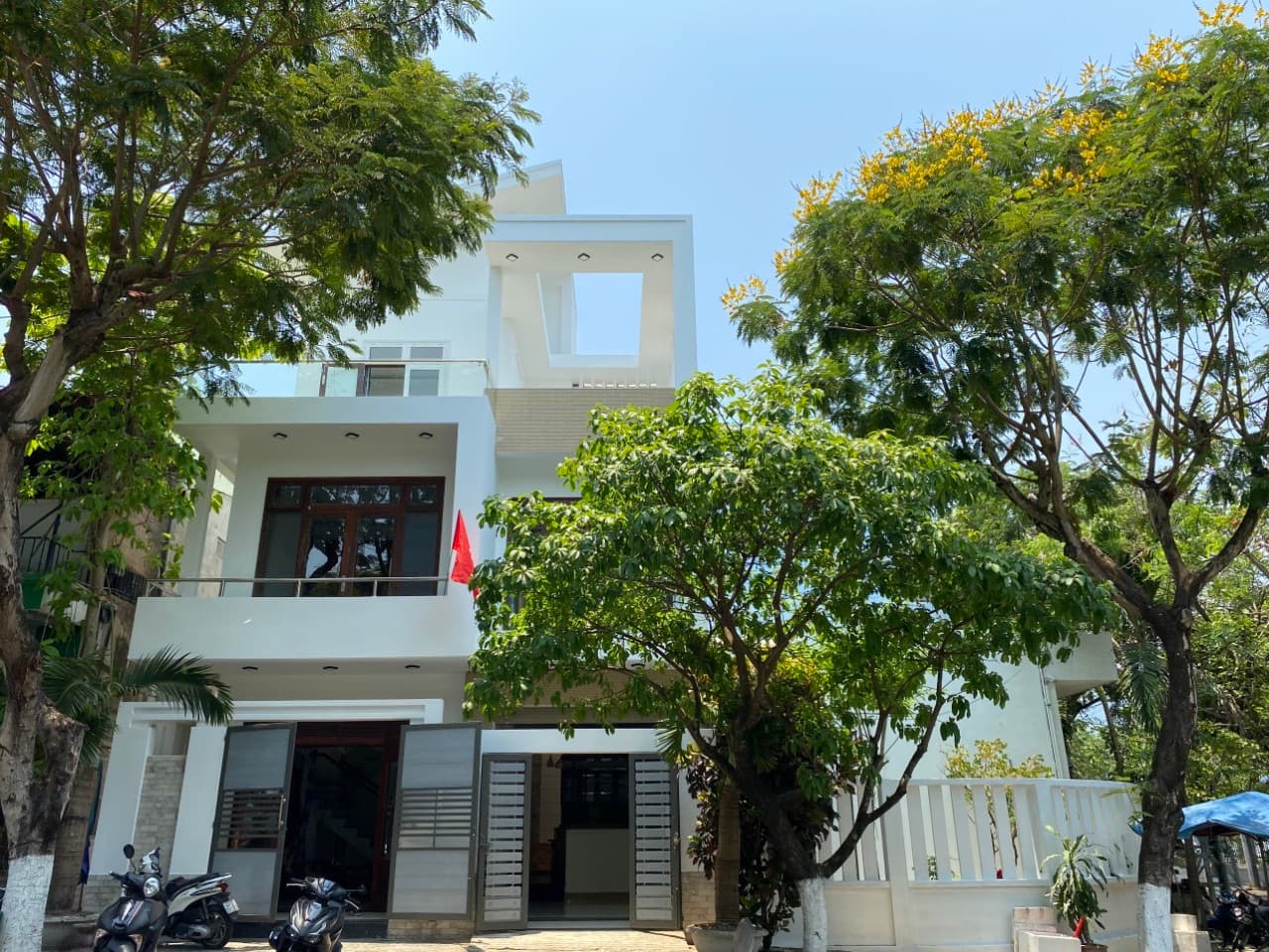 Nhà nguyên căn 4 phòng tại Dương Khuê, Ngũ Hành Sơn, diện tích hơn 100m2, phù hợp làm văn phòng hoặc khách sạn - Ảnh 1