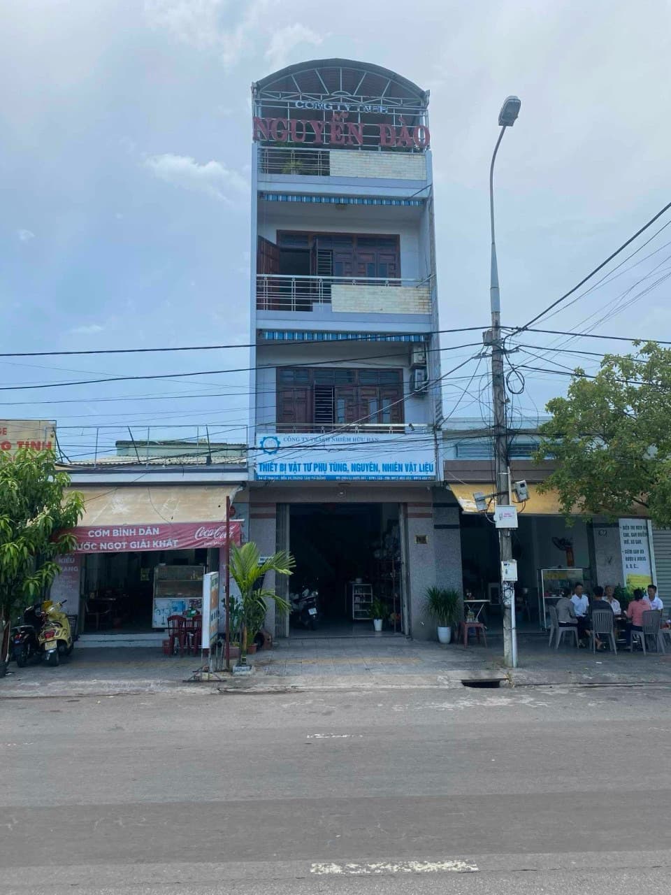 Nhà nguyên căn 4 tầng đường Lê Thạch, phù hợp kinh doanh và văn phòng - Ảnh 1