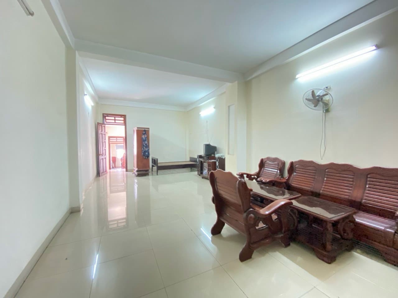 Nhà nguyên căn 4 tầng đường Lê Thạch, phù hợp kinh doanh và văn phòng - Ảnh 3