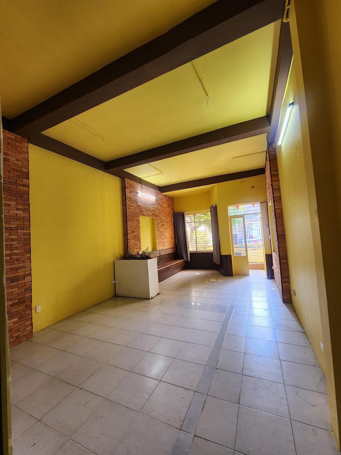 Nhà nguyên căn 3 tầng đường Phan Đăng Lưu, diện tích 76,5m2, phù hợp kinh doanh - Ảnh 2