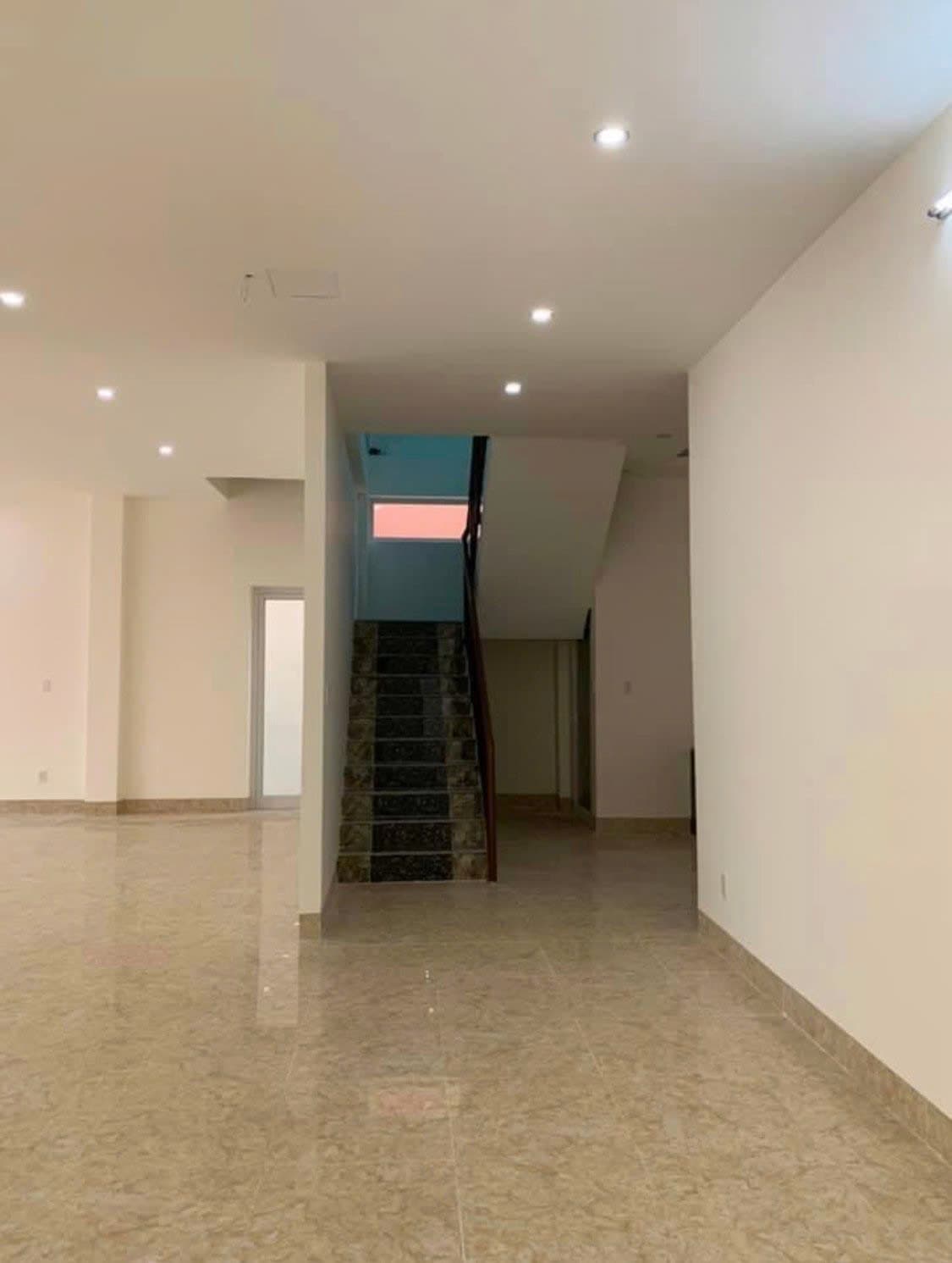 Nhà 2 tầng mặt đường Trần Đại Nghĩa, phù hợp kinh doanh đa dạng - Ảnh 4