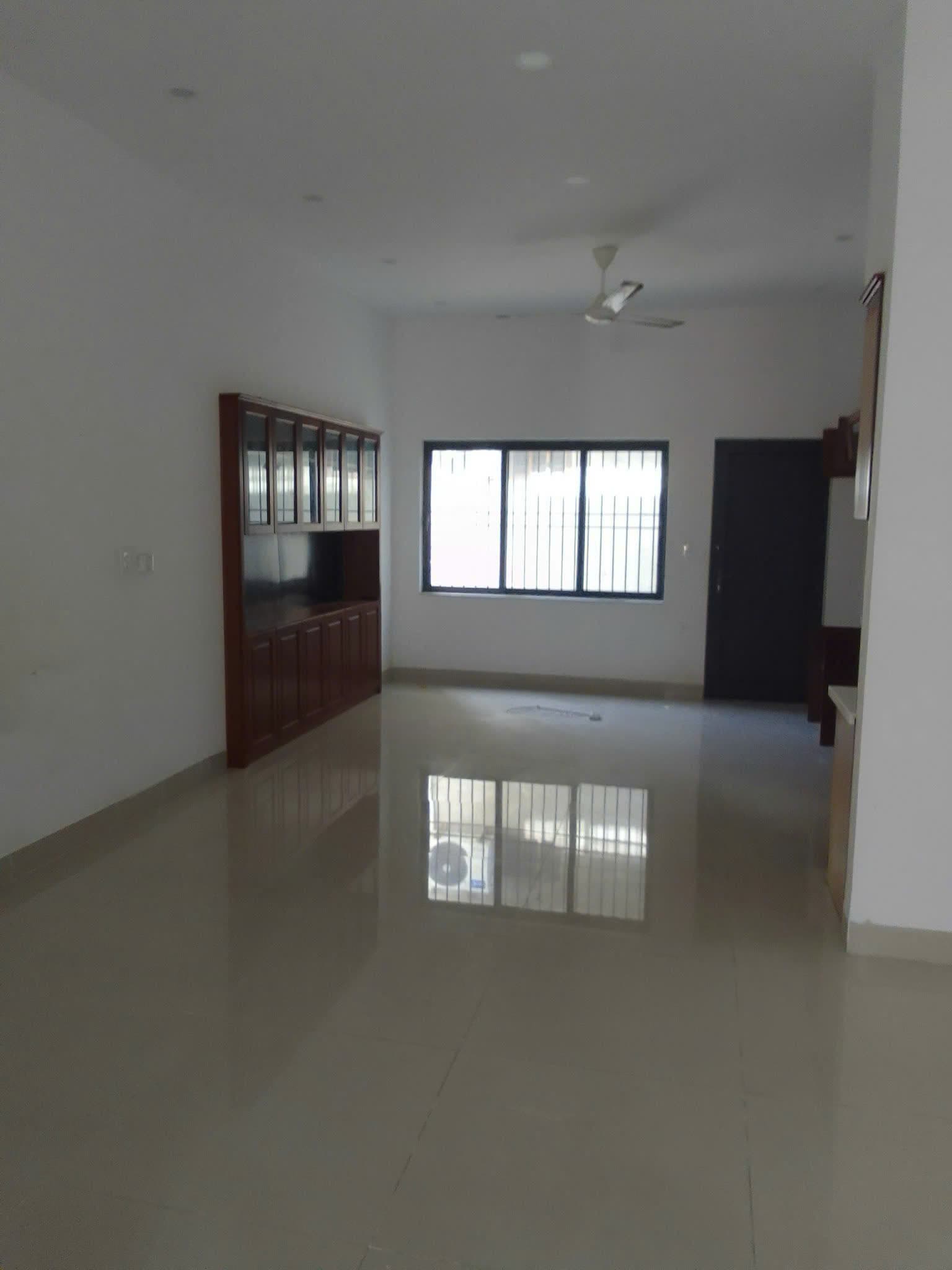 Nhà nguyên căn 3 tầng đường Đô Đốc Lân - Ảnh 1