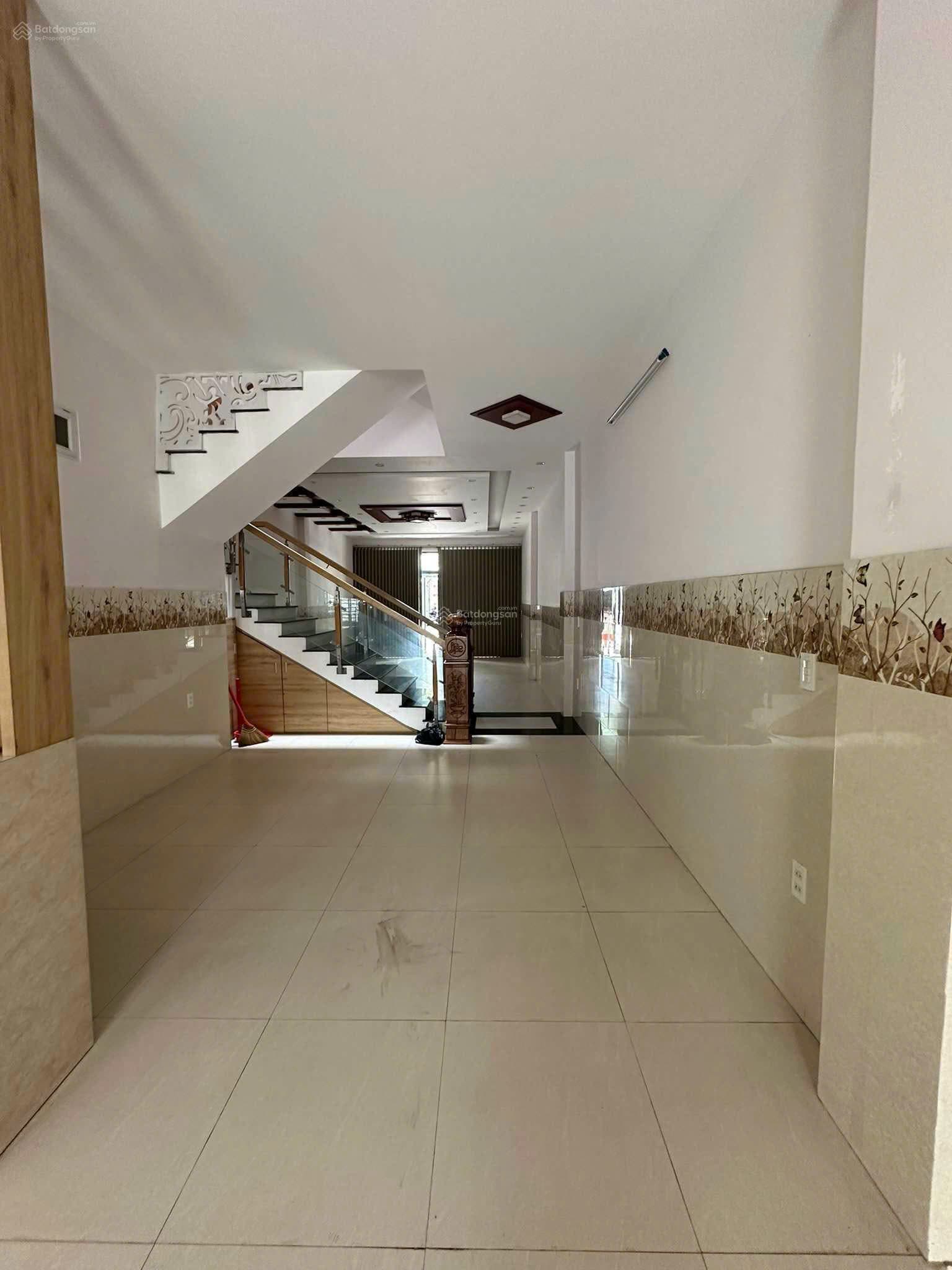 Nhà mặt tiền 3 tầng tại Khúc Hạo, diện tích 100m2, phù hợp kinh doanh và văn phòng - Ảnh 2