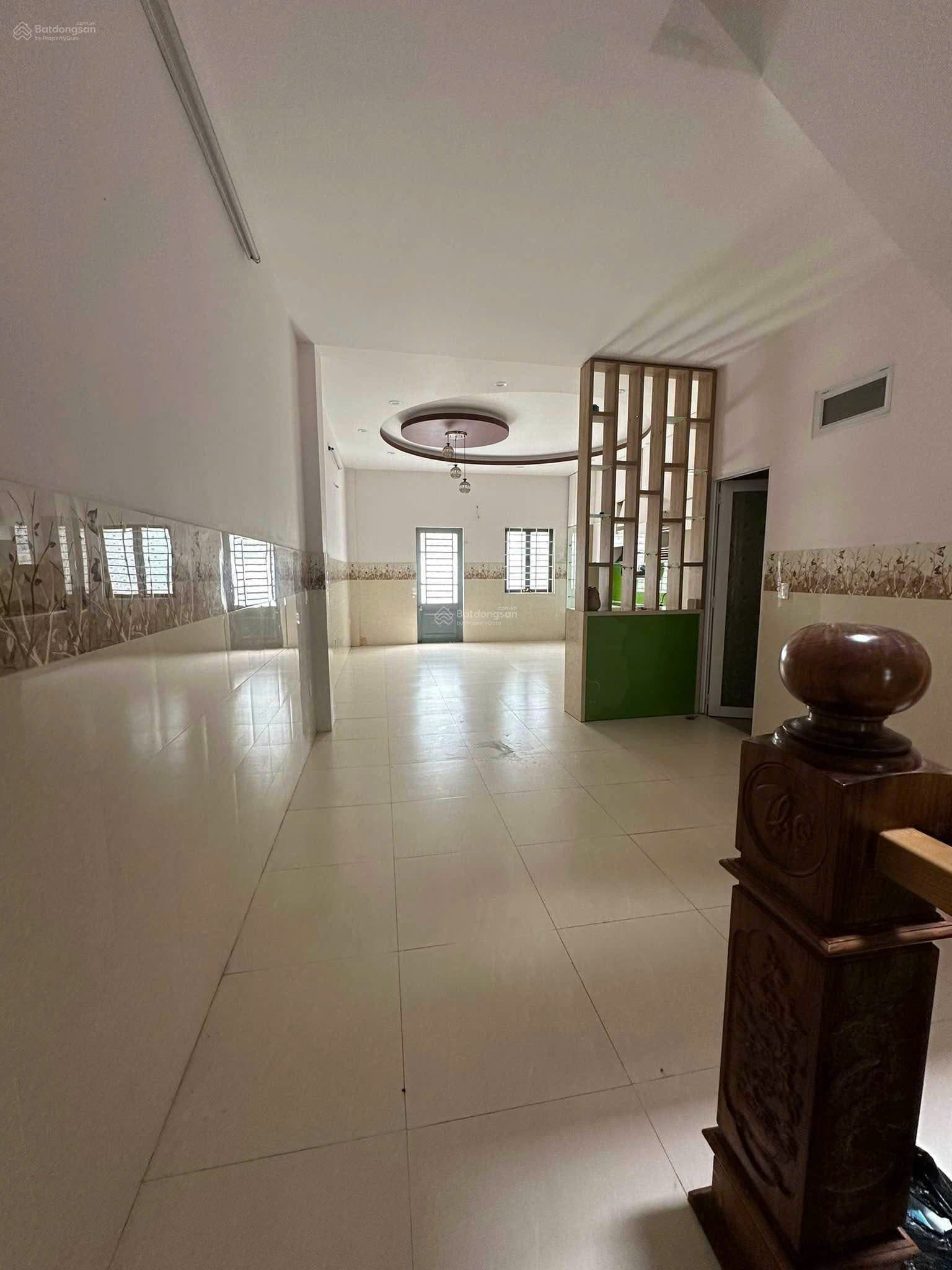 Nhà mặt tiền 3 tầng tại Khúc Hạo, diện tích 100m2, phù hợp kinh doanh và văn phòng - Ảnh 4