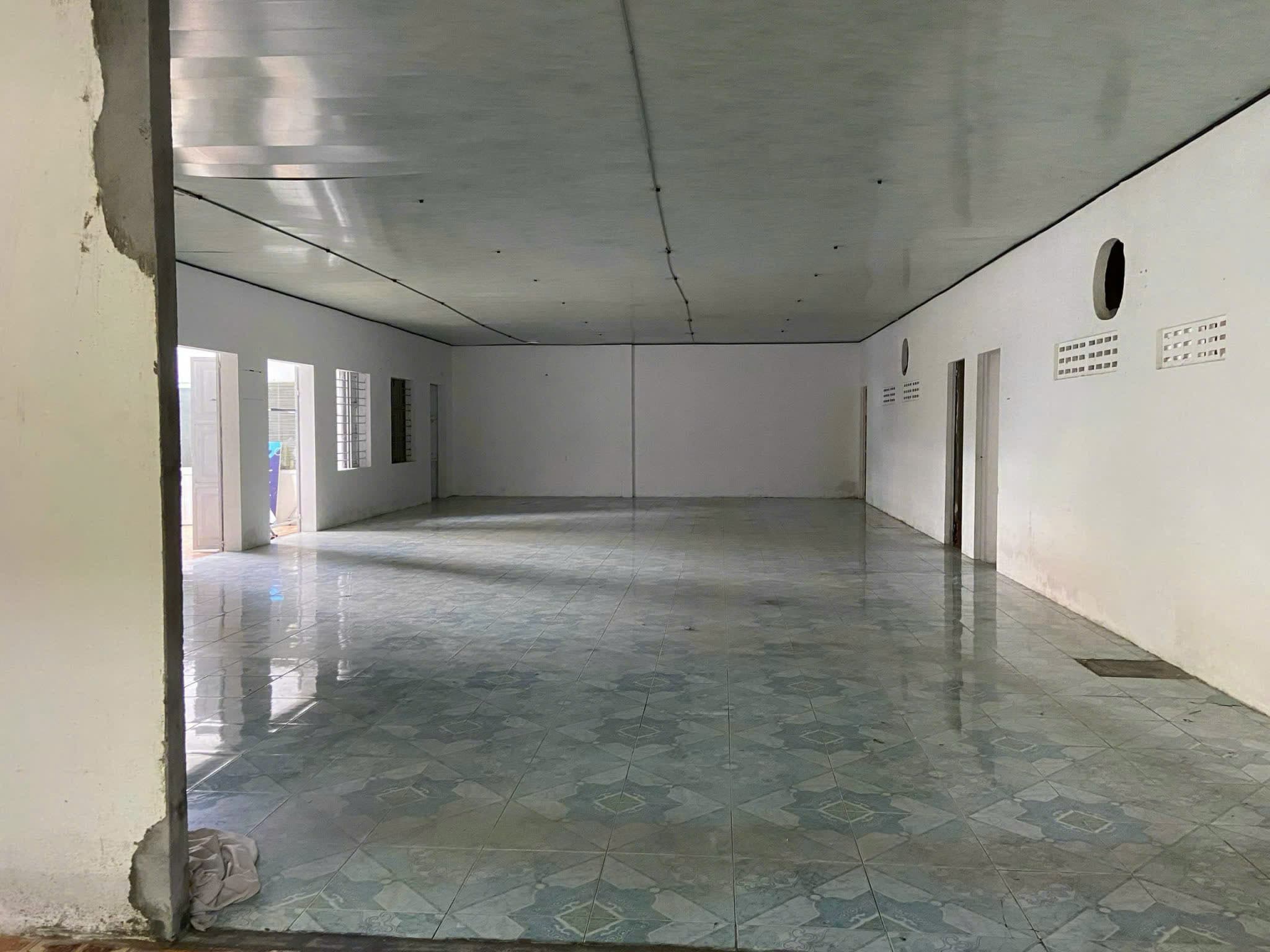 Mặt bằng kinh doanh 300m2 tại Tôn Đản, có khu đậu xe máy riêng - Ảnh 6