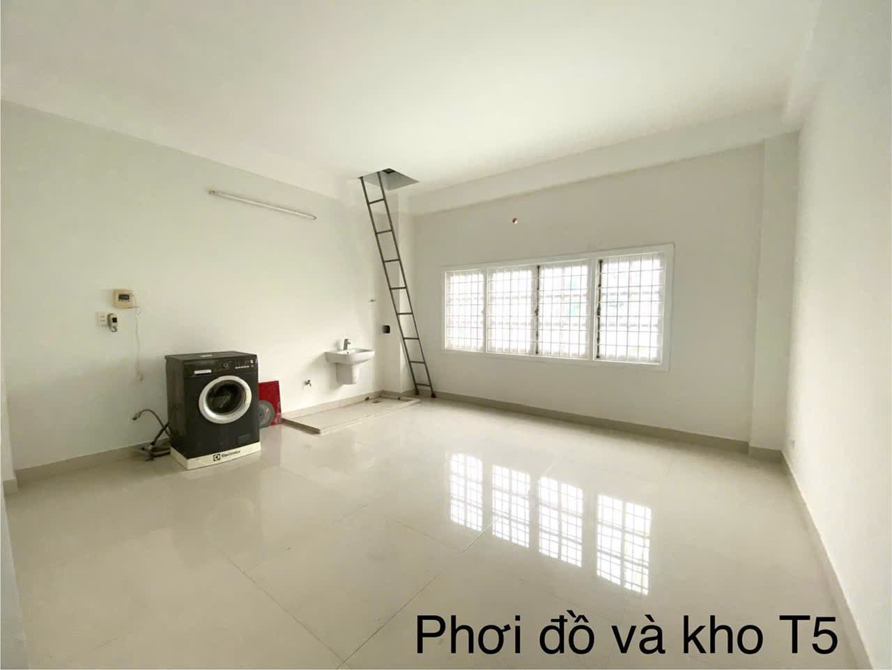 Nhà nguyên căn 3 tầng có sân rộng phù hợp kinh doanh sạch sẽ - Ảnh 2